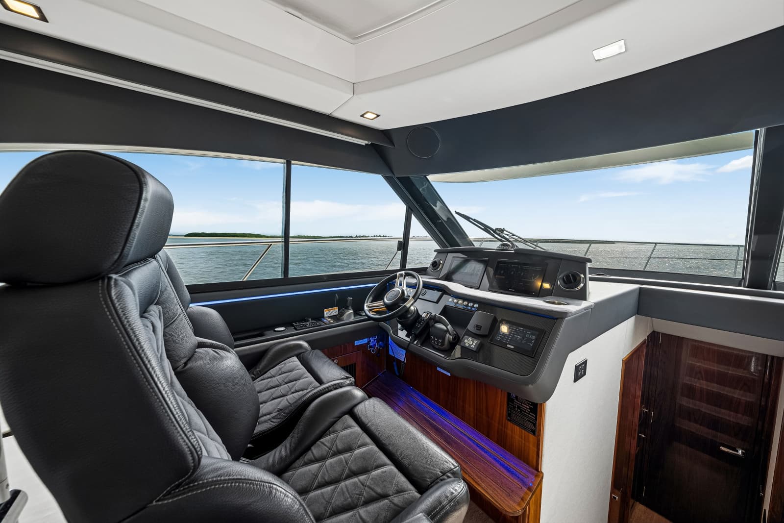 2023 Riviera 4600 Sport Yacht - Photo 45