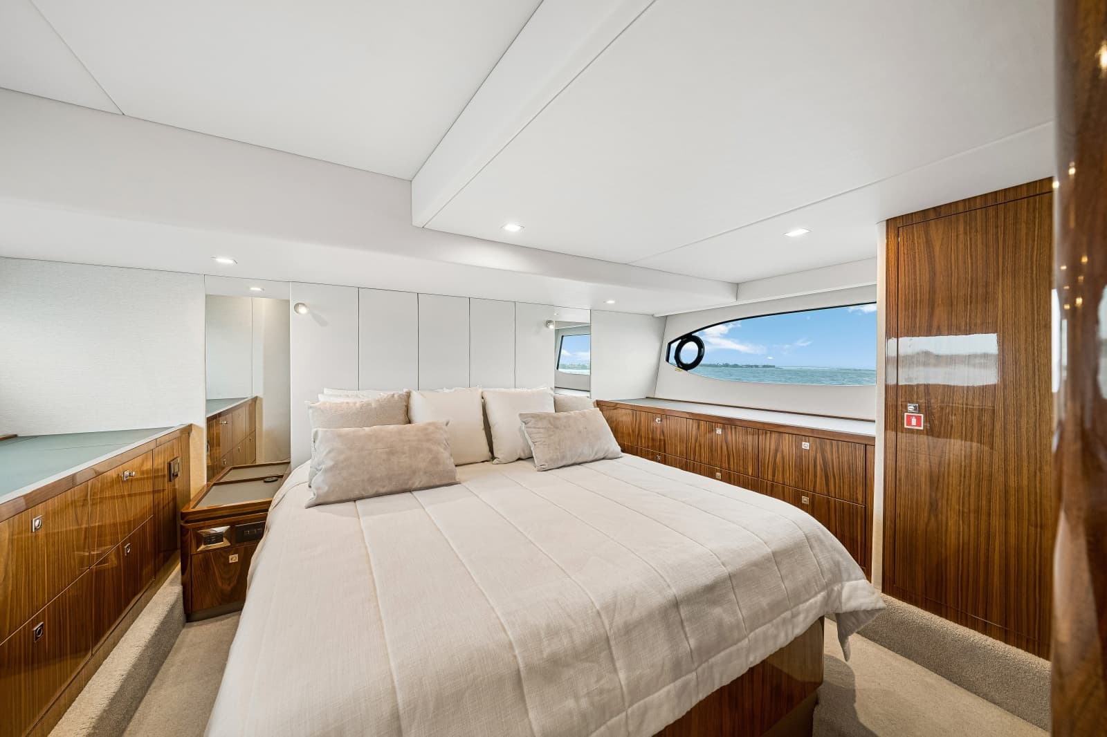 2023 Riviera 4600 Sport Yacht - Photo 48