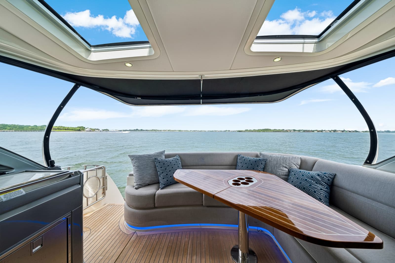2023 Riviera 4600 Sport Yacht - Photo 30