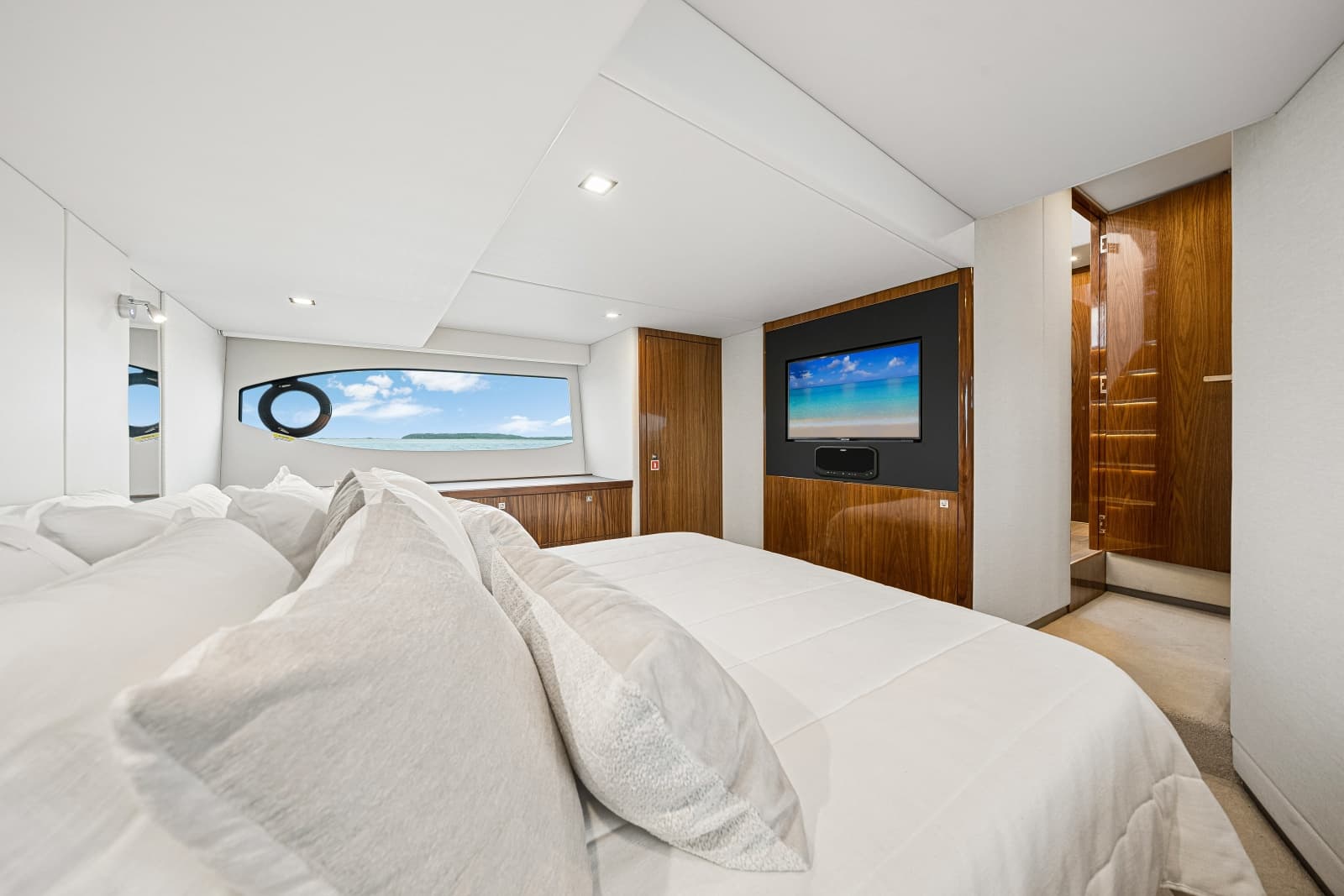 2023 Riviera 4600 Sport Yacht - Photo 49