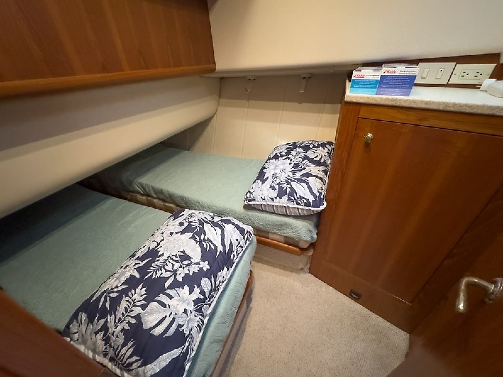 2000 Mainship 390 Trawler - Photo 45