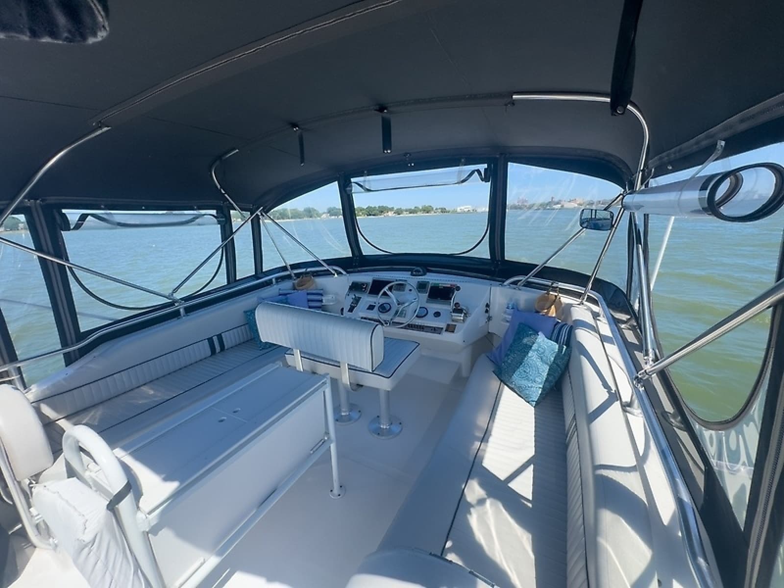 2000 Mainship 390 Trawler - Photo 19