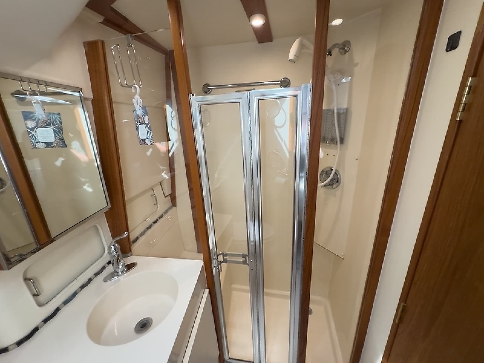 2000 Mainship 390 Trawler - Photo 43