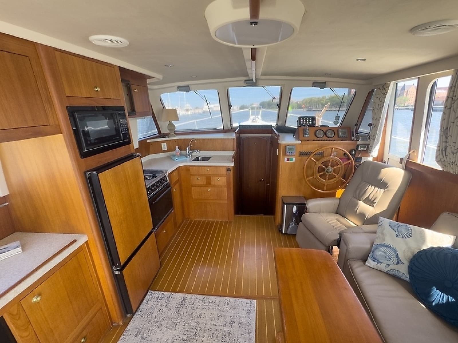 2000 Mainship 390 Trawler - Photo 37