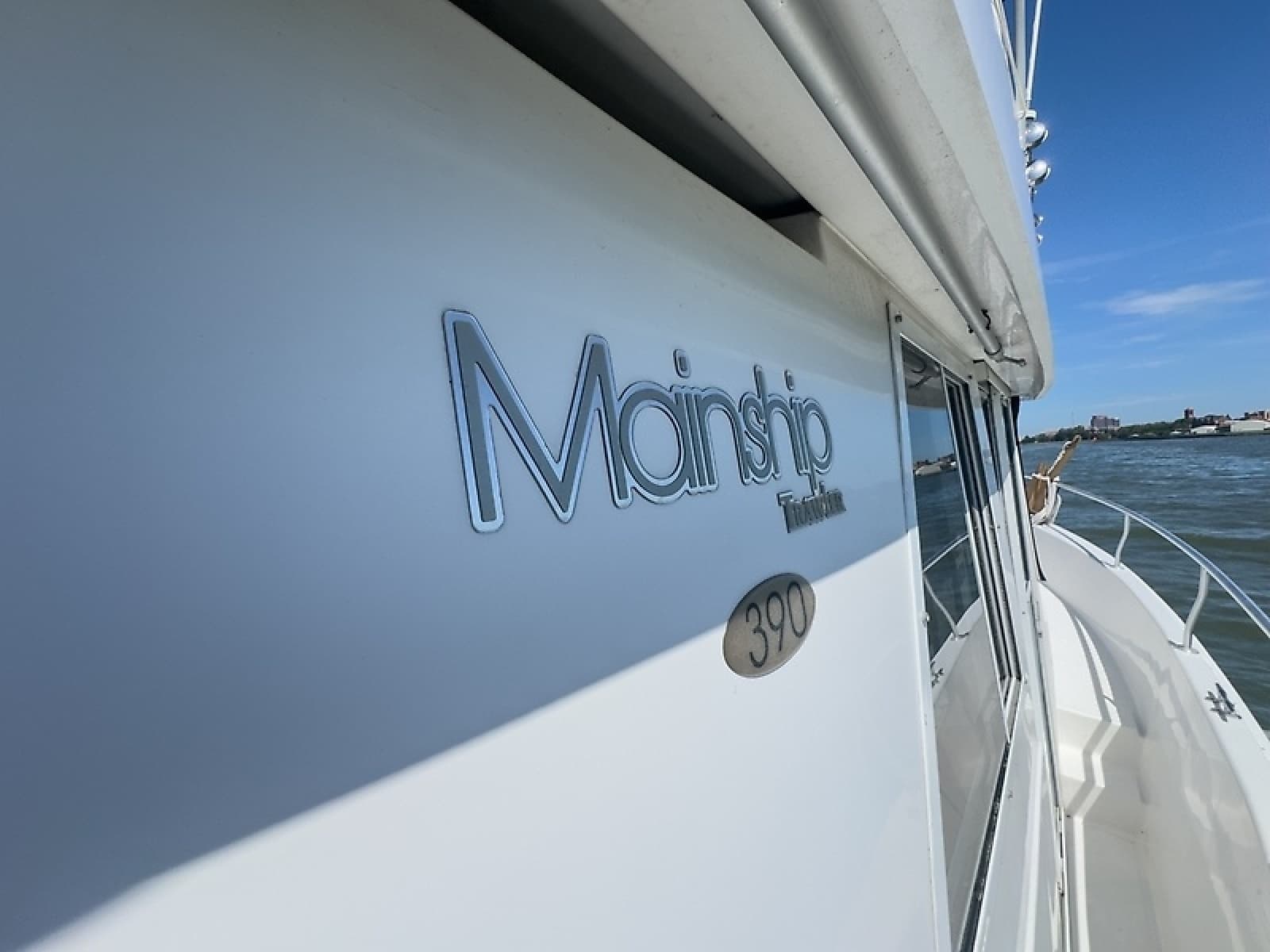 2000 Mainship 390 Trawler - Photo 25