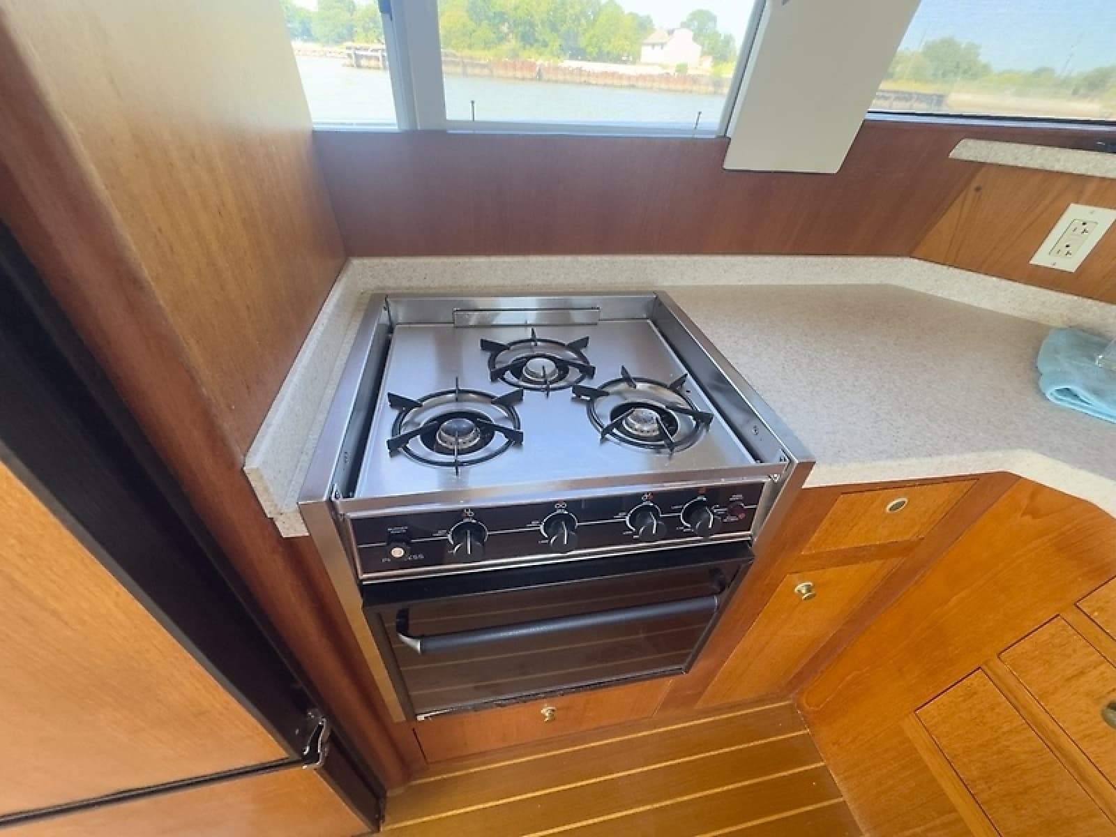 2000 Mainship 390 Trawler - Photo 35