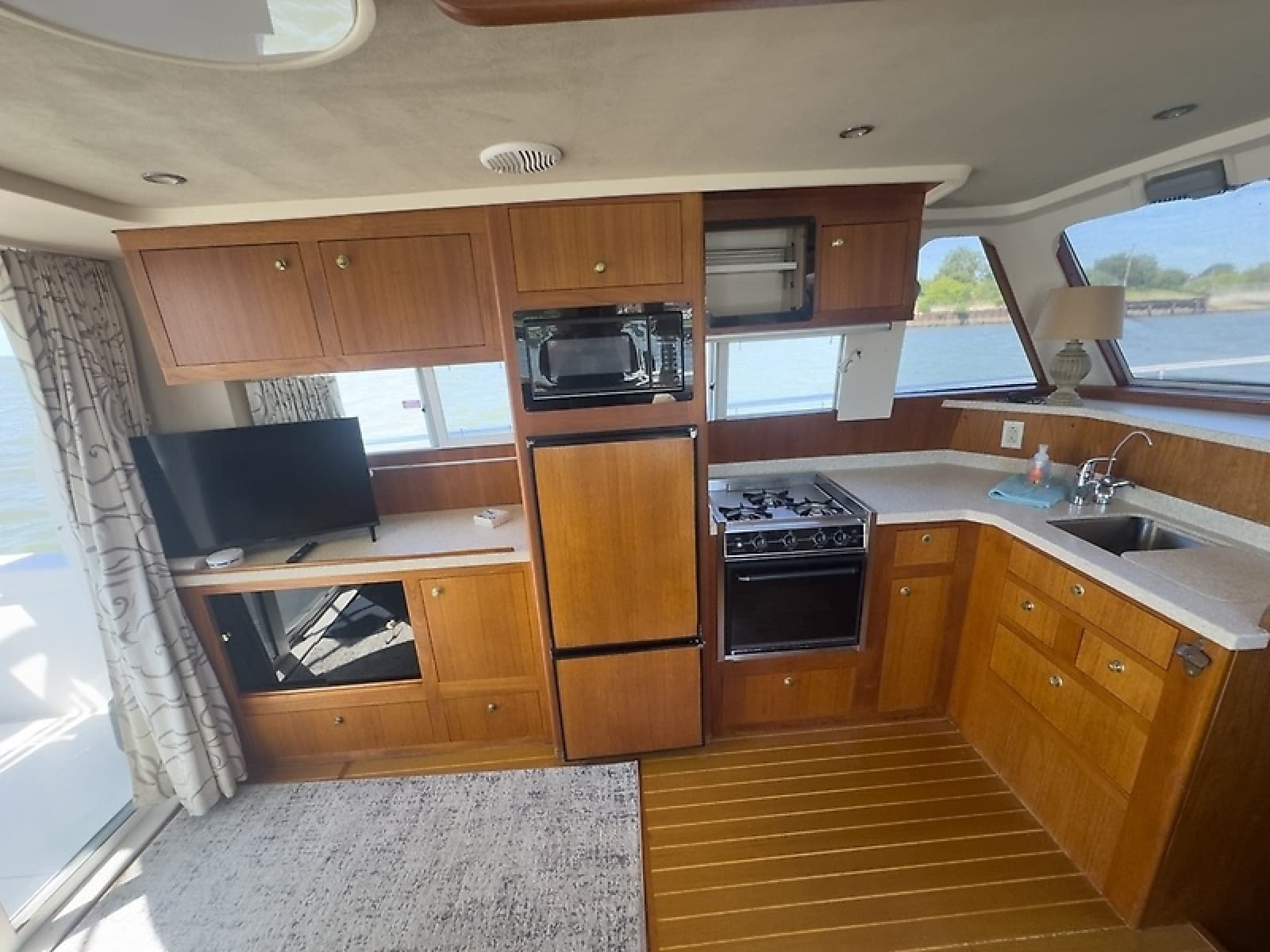 2000 Mainship 390 Trawler - Photo 33