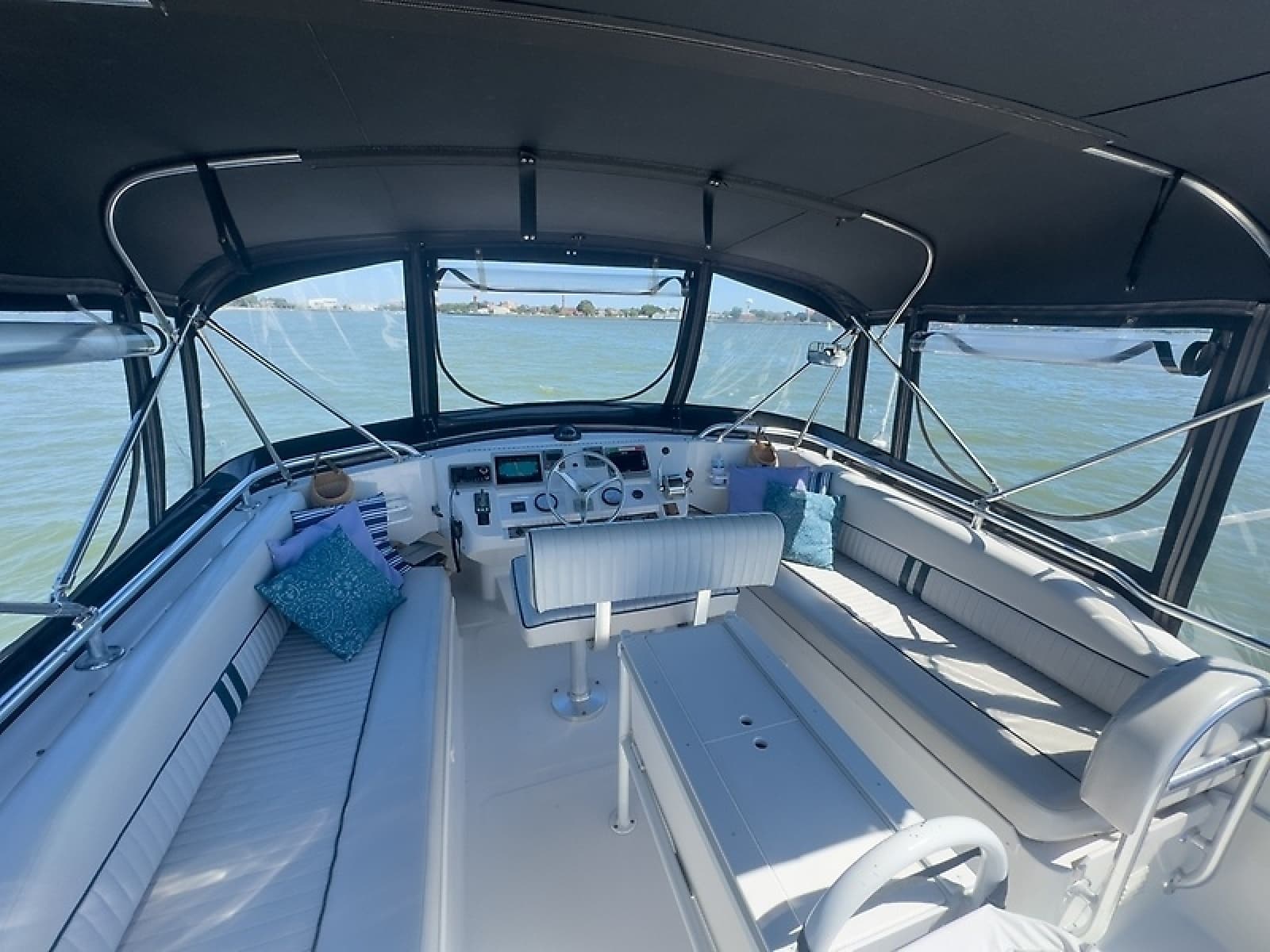 2000 Mainship 390 Trawler - Photo 18