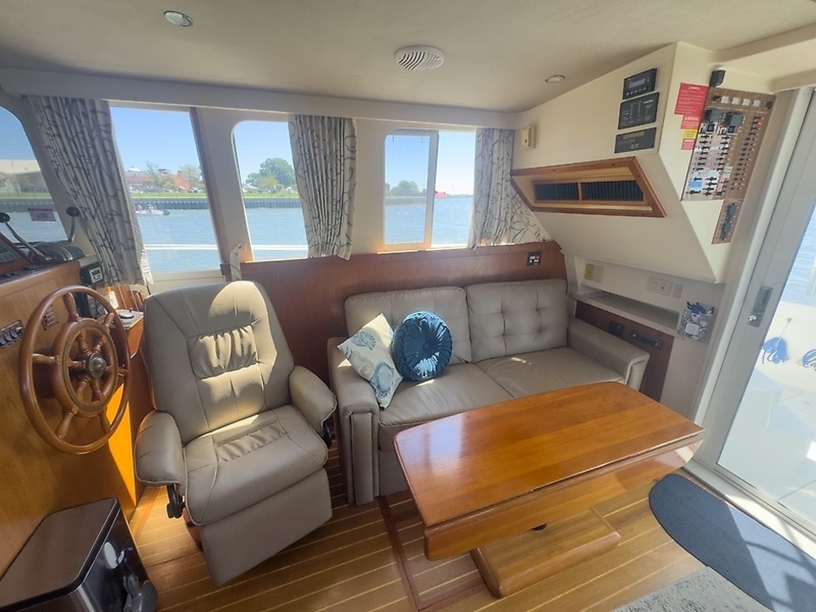 2000 Mainship 390 Trawler - Photo 32