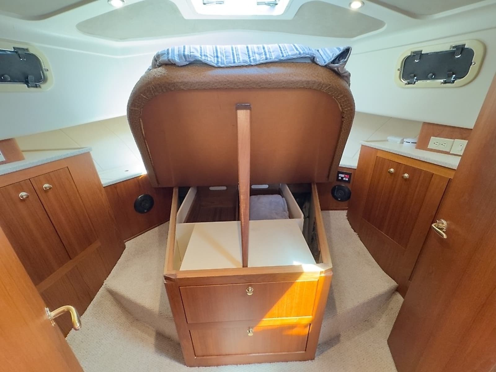 2000 Mainship 390 Trawler - Photo 40