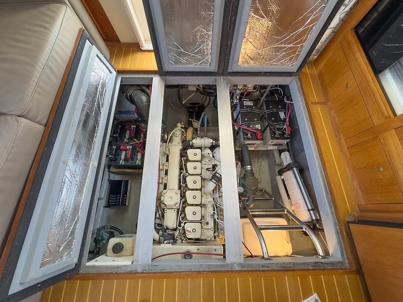 2000 Mainship 390 Trawler - Photo 46
