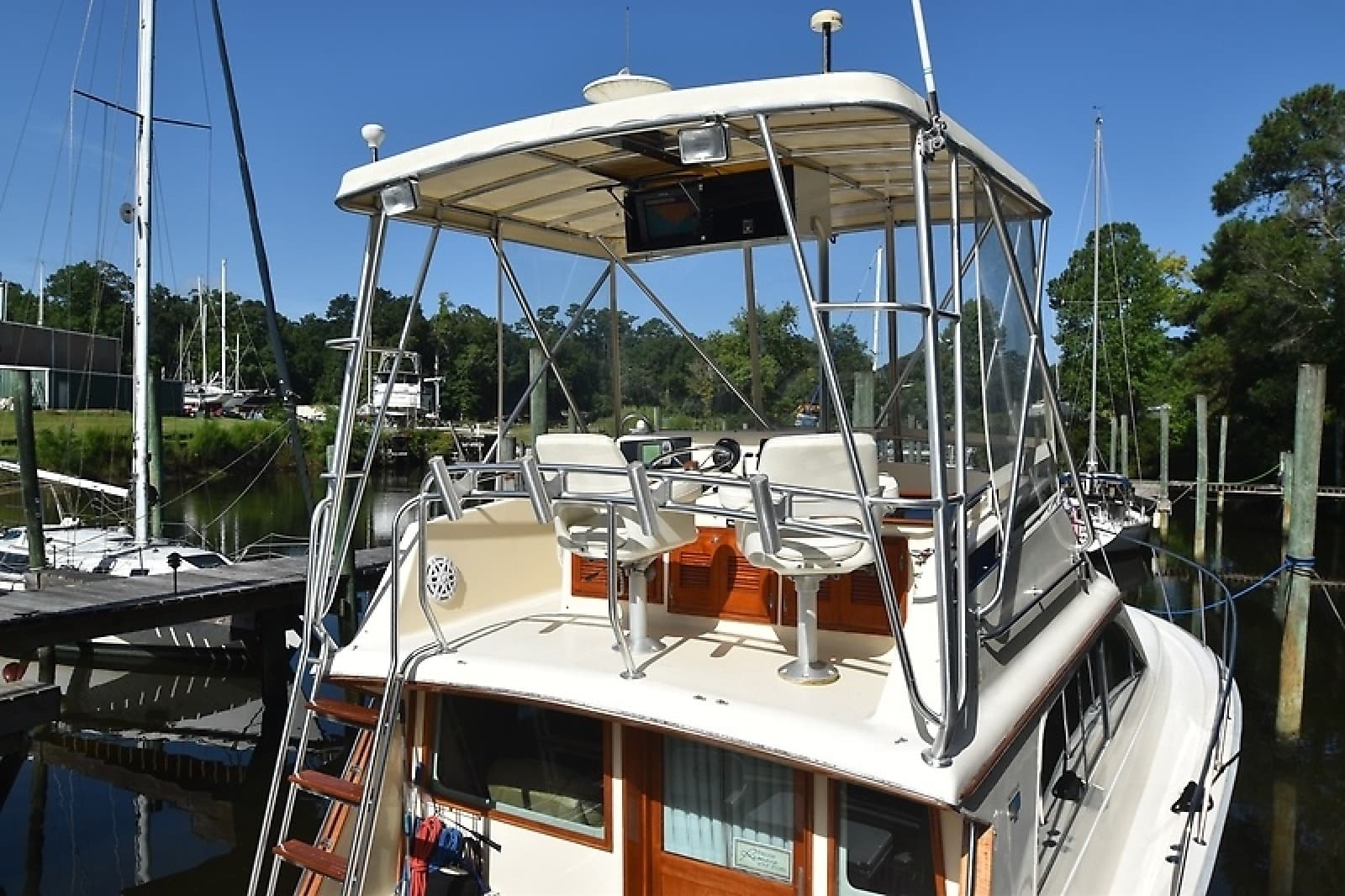 1989 Pacemaker 36 Flybridge - Photo 13