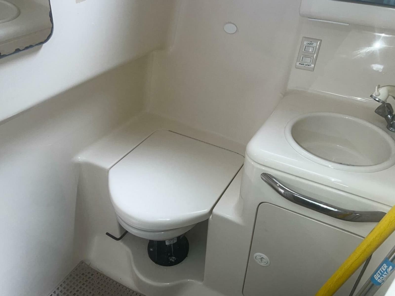 1997 Sea Ray 330 Express - Photo 39