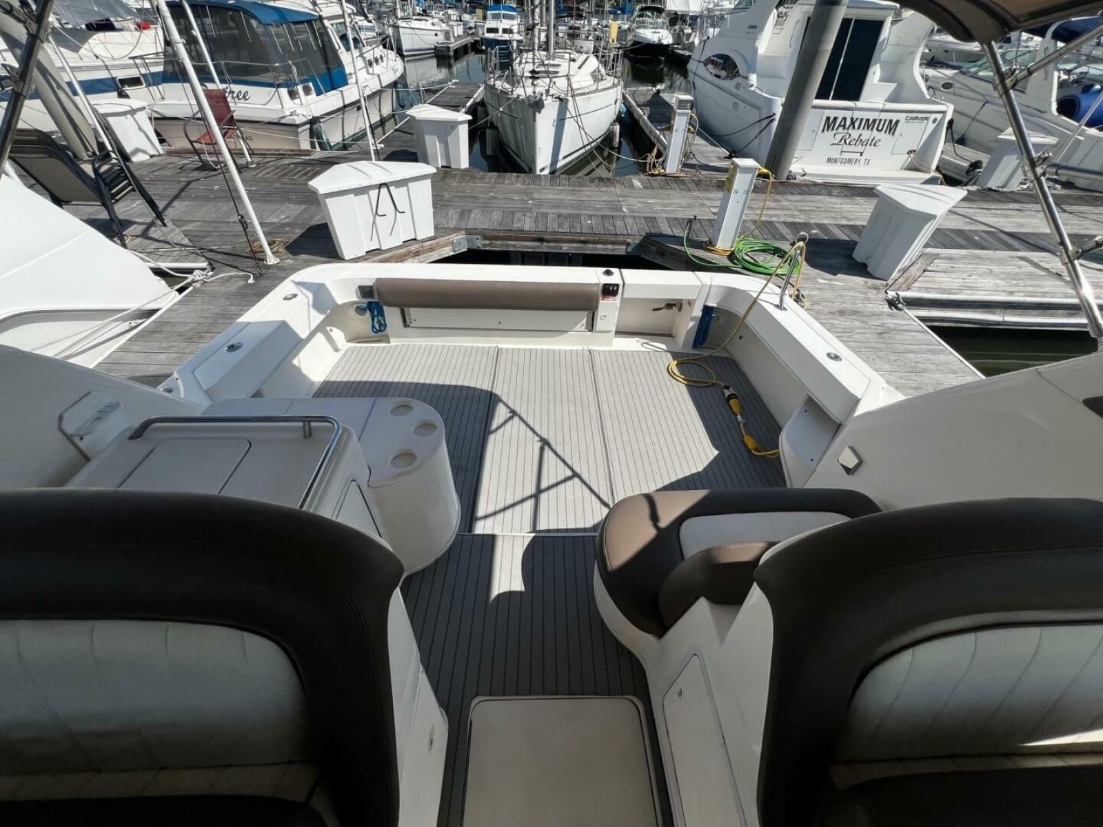 1997 Sea Ray 330 Express - Photo 12
