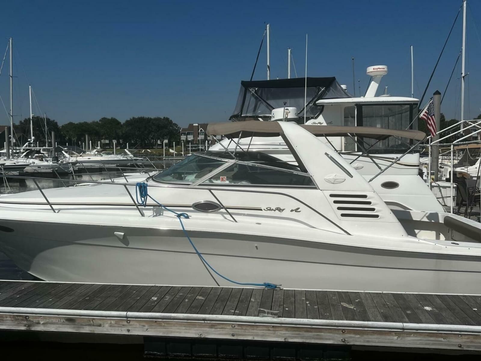 1997 Sea Ray 330 Express - Photo 1
