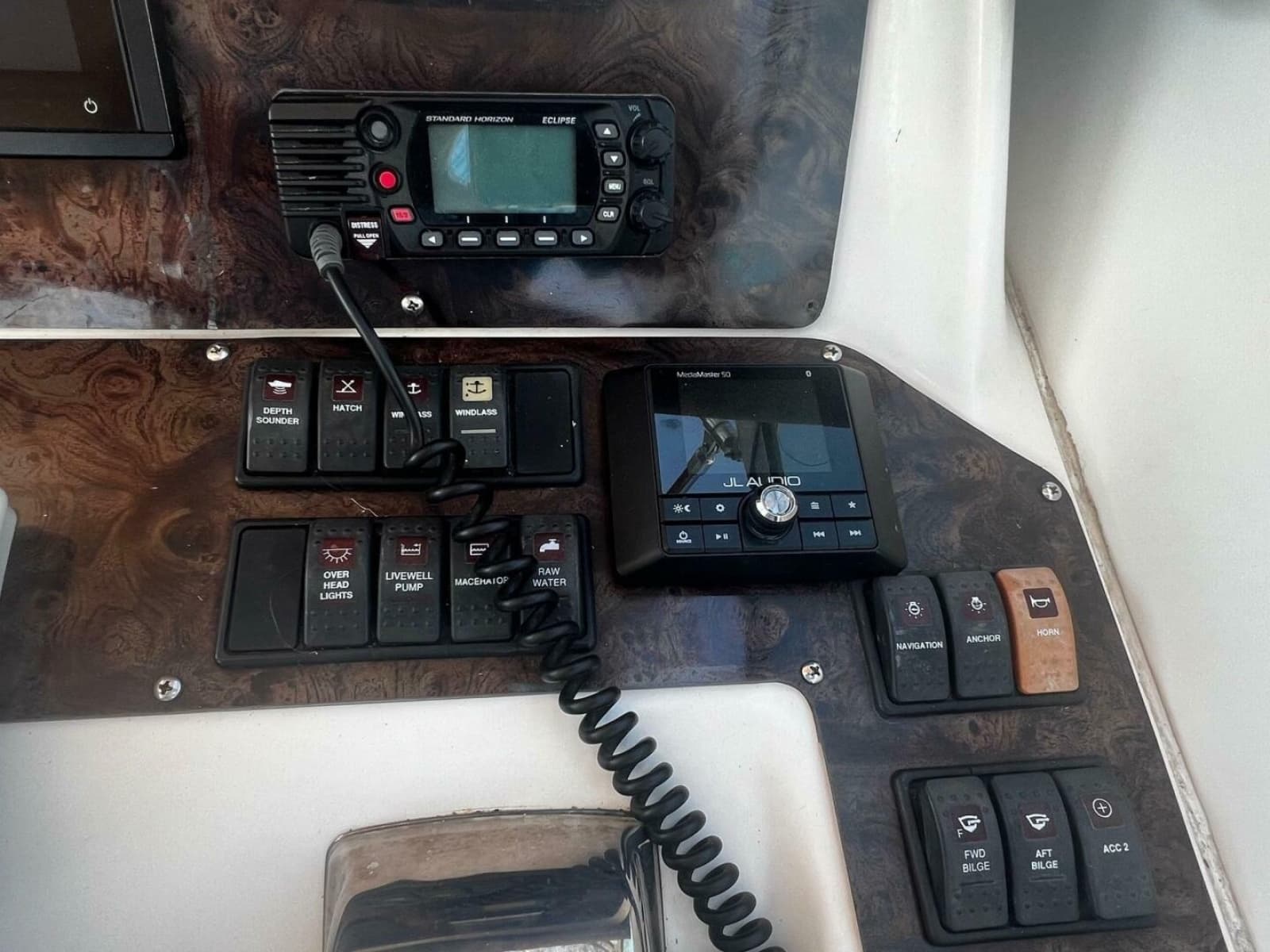 1997 Sea Ray 330 Express - Photo 25