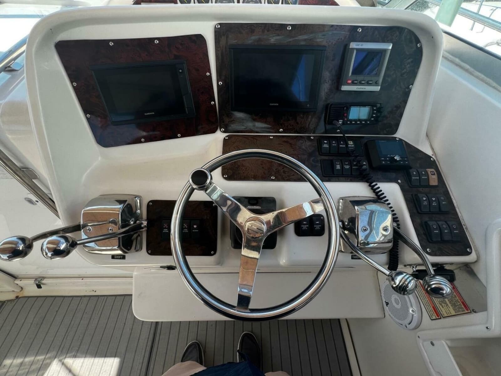 1997 Sea Ray 330 Express - Photo 21