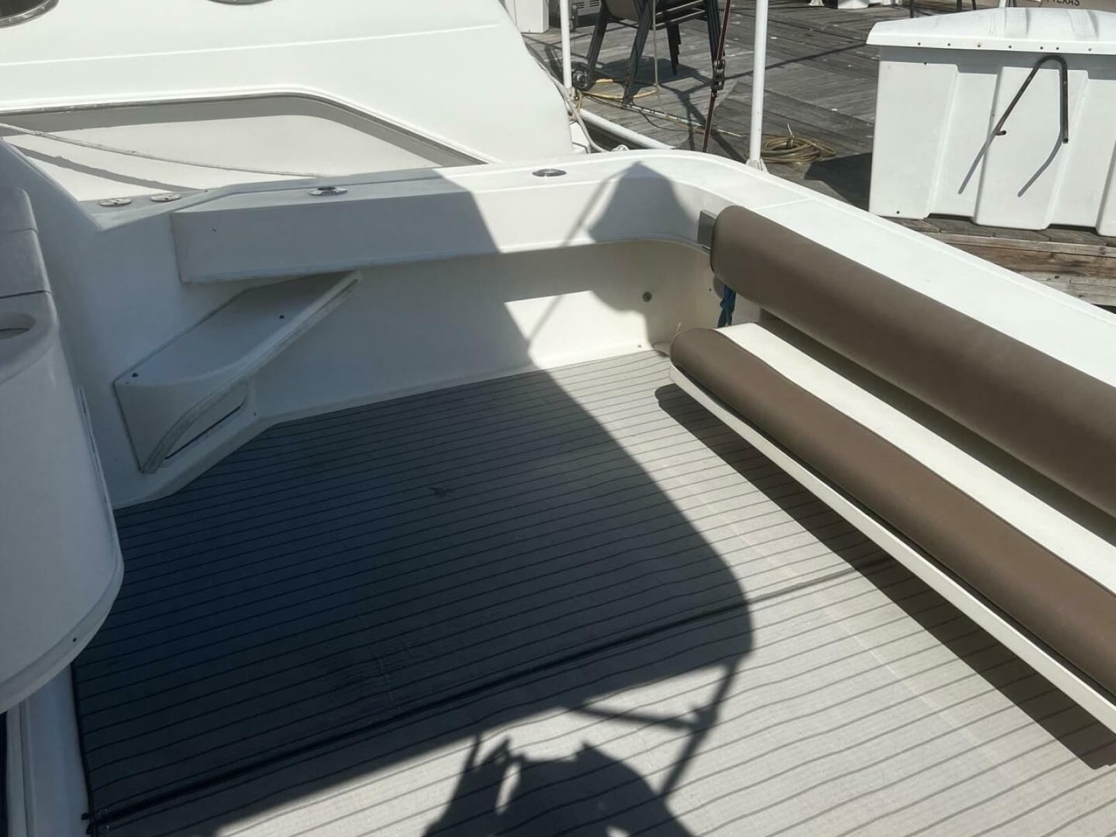 1997 Sea Ray 330 Express - Photo 11