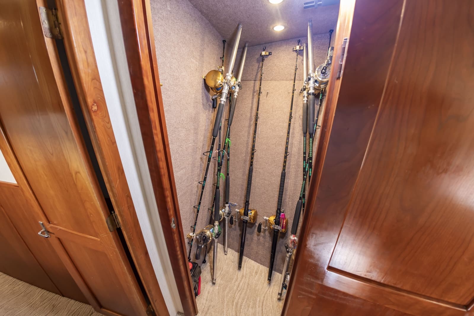 2004 Custom Carolina 61 Sportfisherman - Photo 51