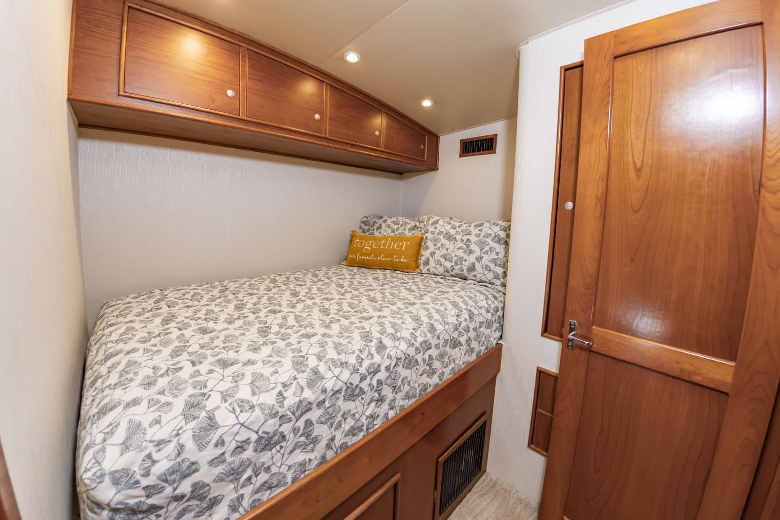 2004 Custom Carolina 61 Sportfisherman - Photo 40