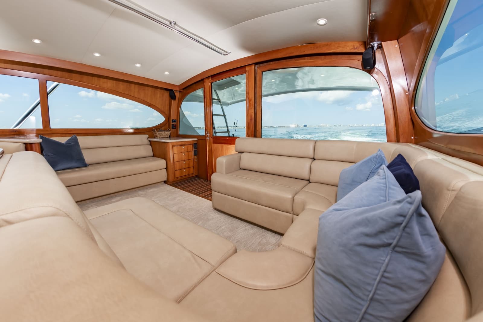 2004 Custom Carolina 61 Sportfisherman - Photo 32
