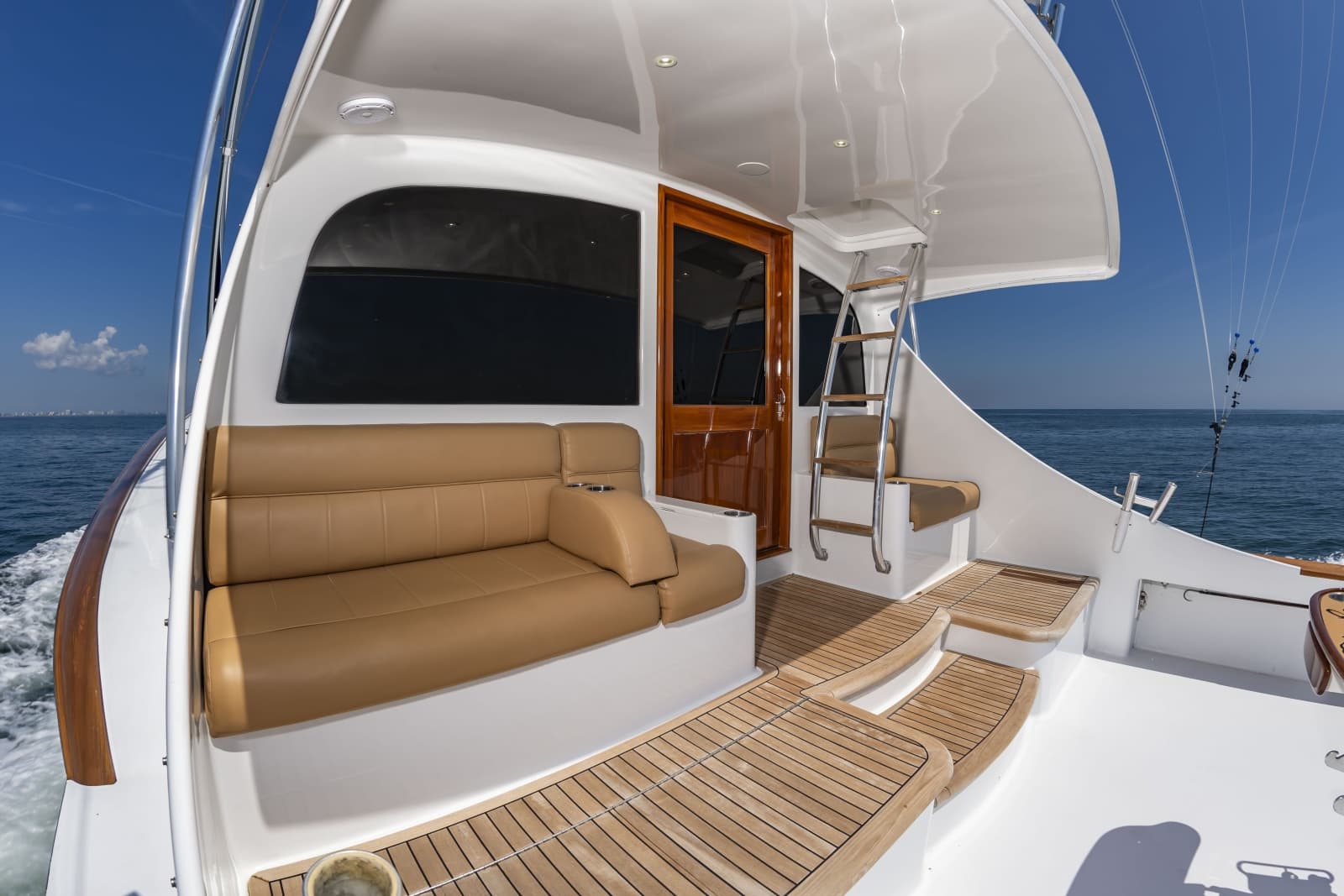 2004 Custom Carolina 61 Sportfisherman - Photo 17