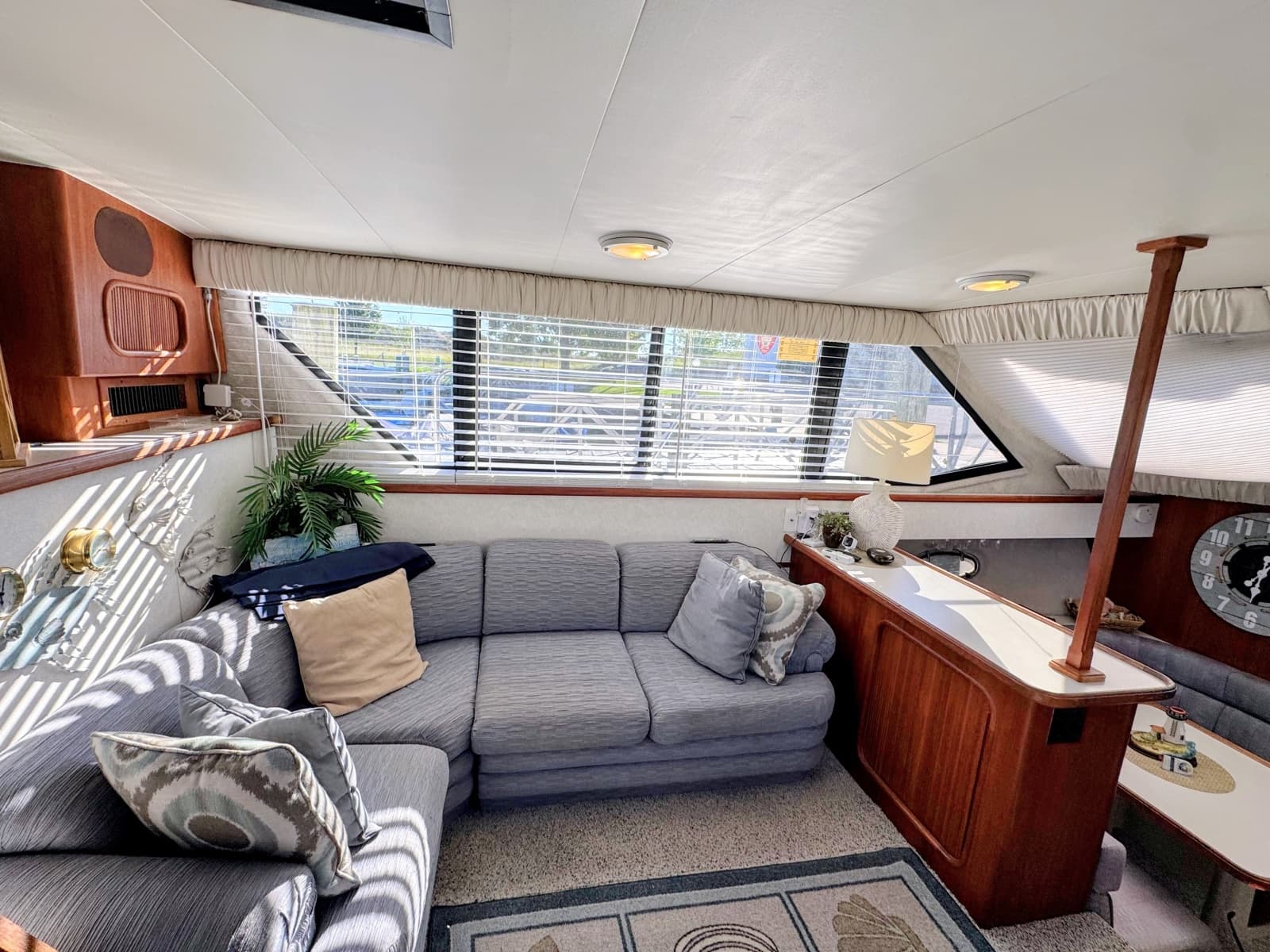 1991 Carver 3608 Aft Cabin Motor Yacht - Photo 36