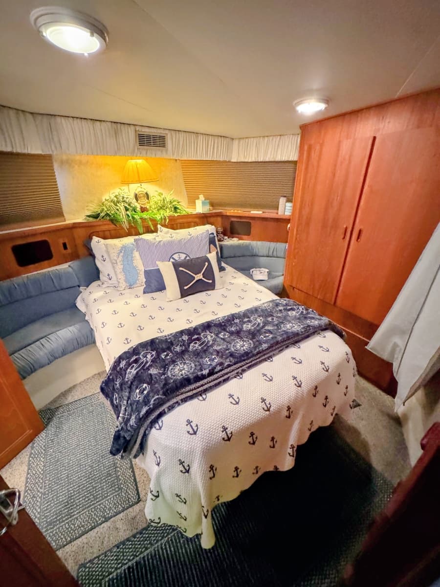 1991 Carver 3608 Aft Cabin Motor Yacht - Photo 48