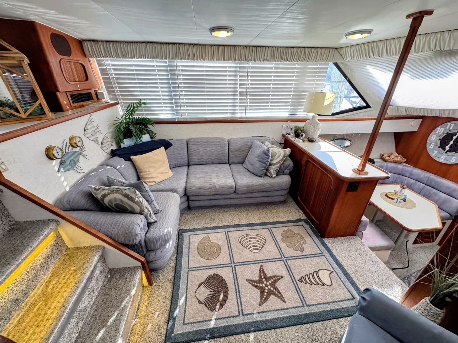 1991 Carver 3608 Aft Cabin Motor Yacht - Photo 35