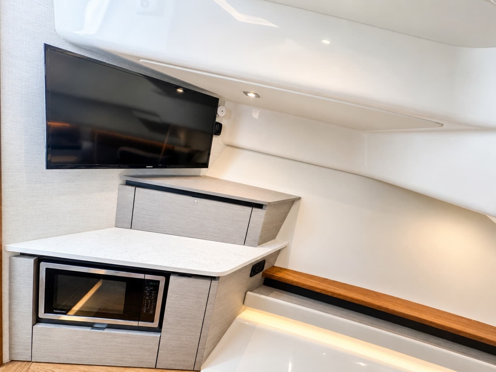 2024 Tiara Yachts 48 LS - Photo 17