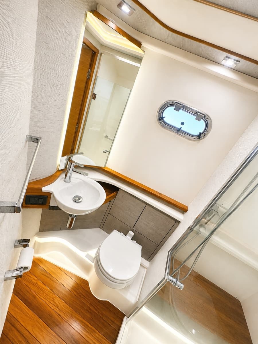 2024 Tiara Yachts 48 LS - Photo 19