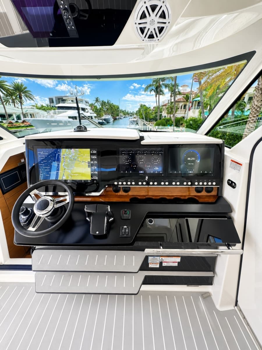 2024 Tiara Yachts 48 LS - Photo 14