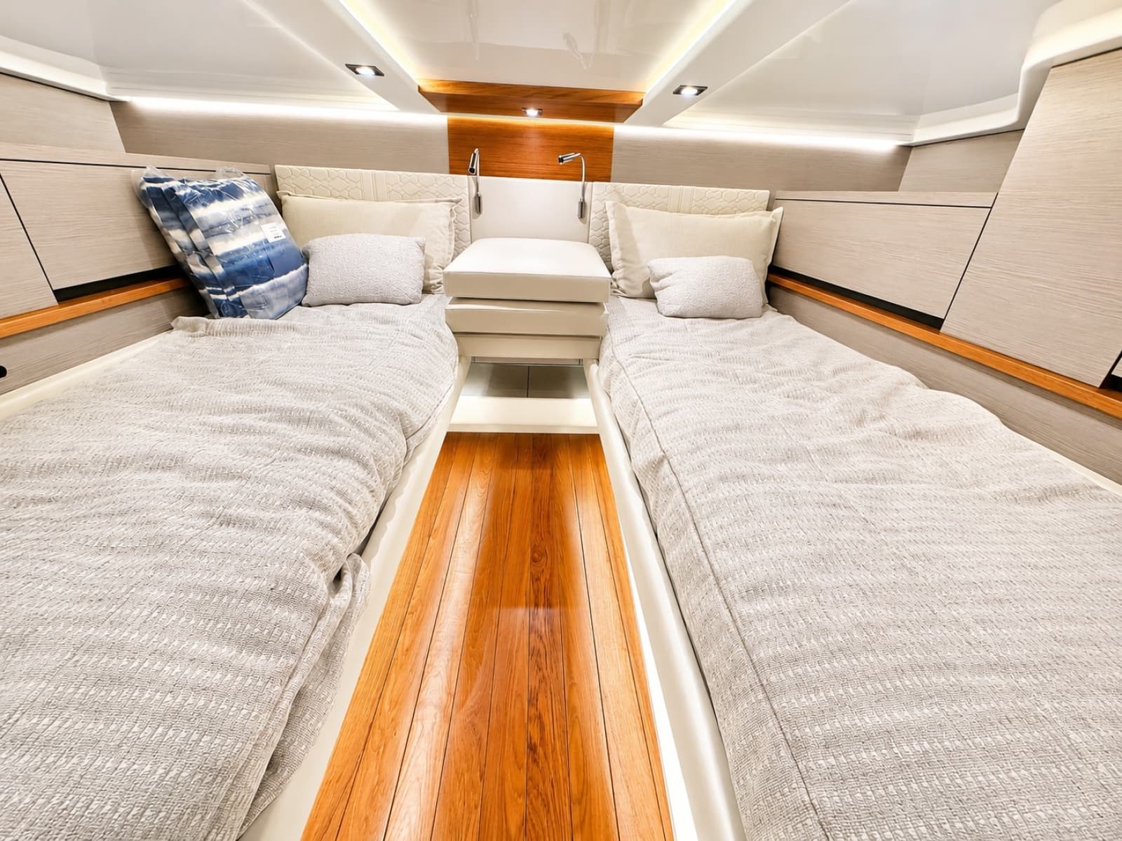 2024 Tiara Yachts 48 LS - Photo 21