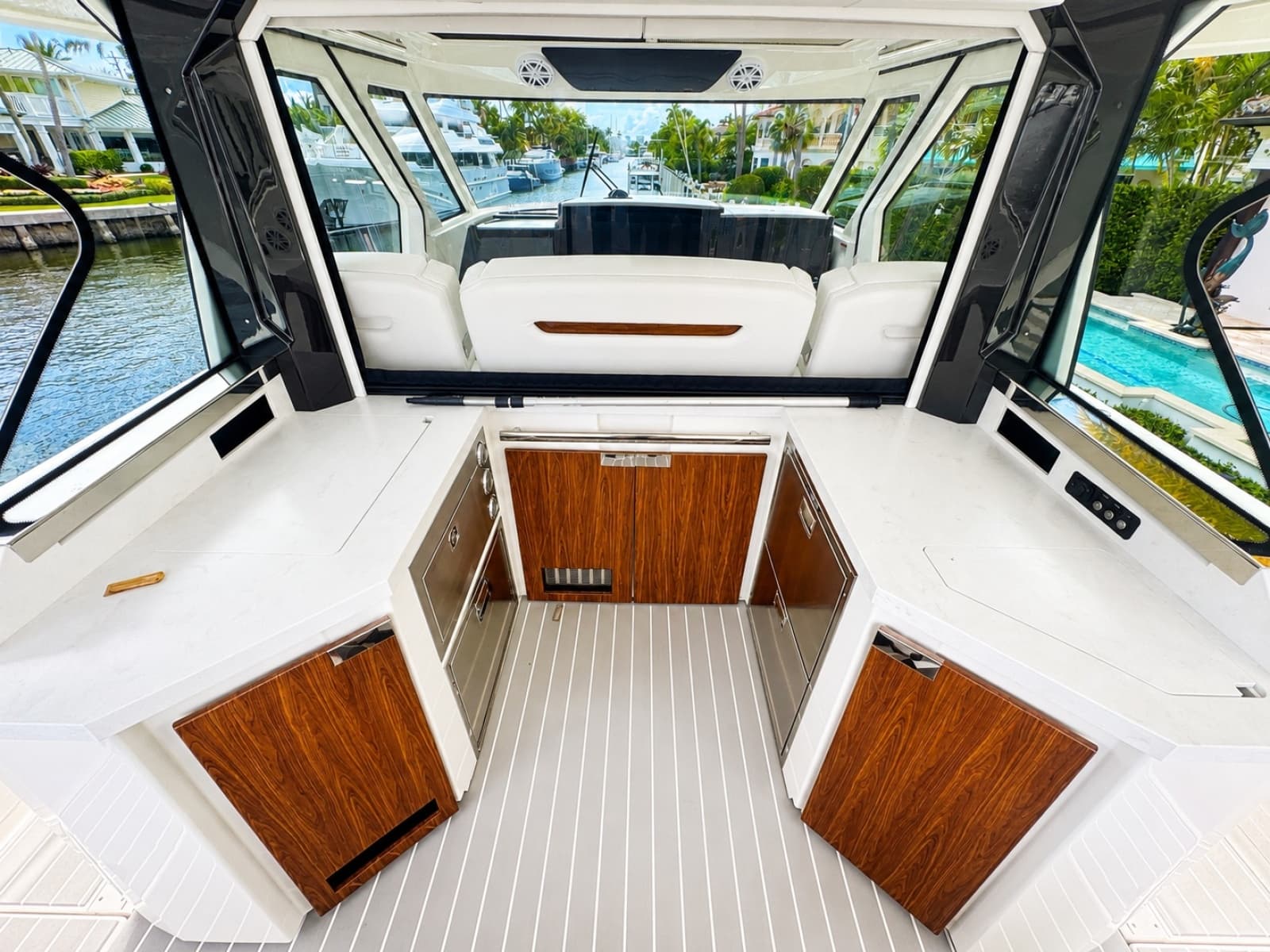 2024 Tiara Yachts 48 LS - Photo 5