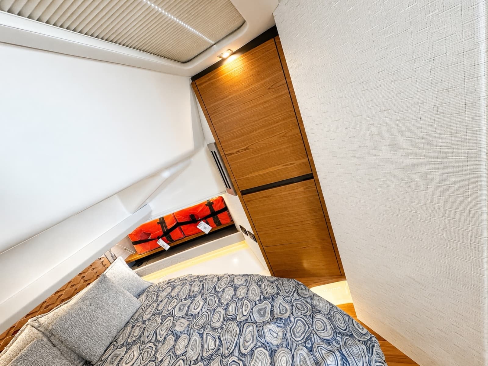 2024 Tiara Yachts 48 LS - Photo 18