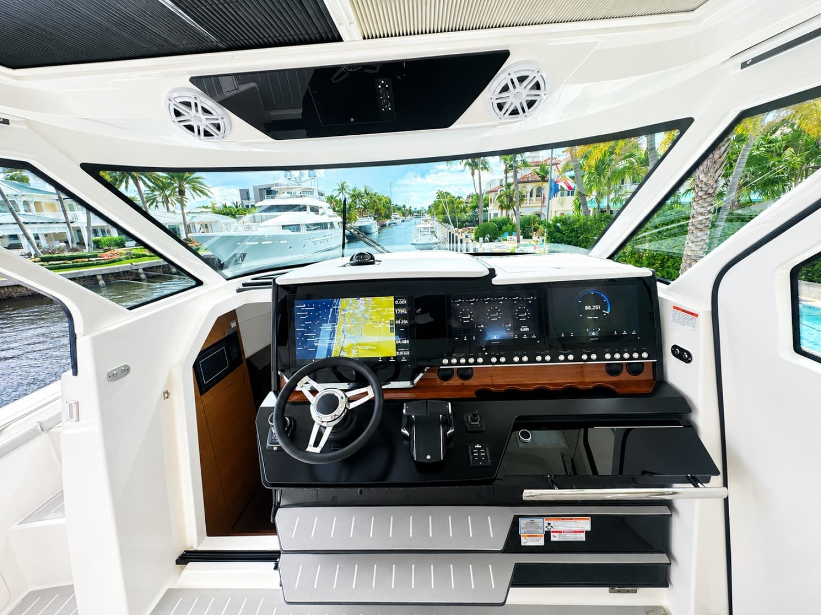 2024 Tiara Yachts 48 LS - Photo 15