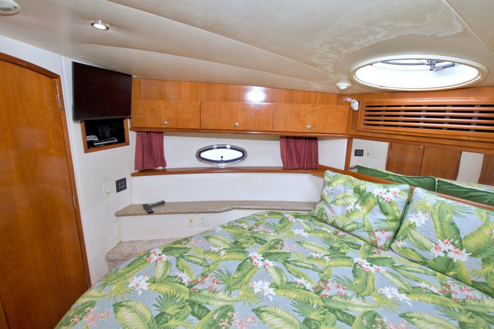 2001 Carver 466 Motor Yacht - Photo 54