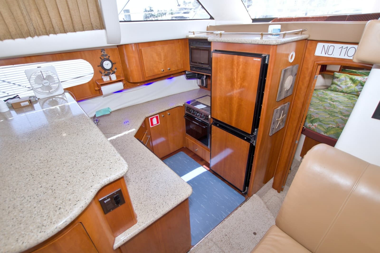 2001 Carver 466 Motor Yacht - Photo 48