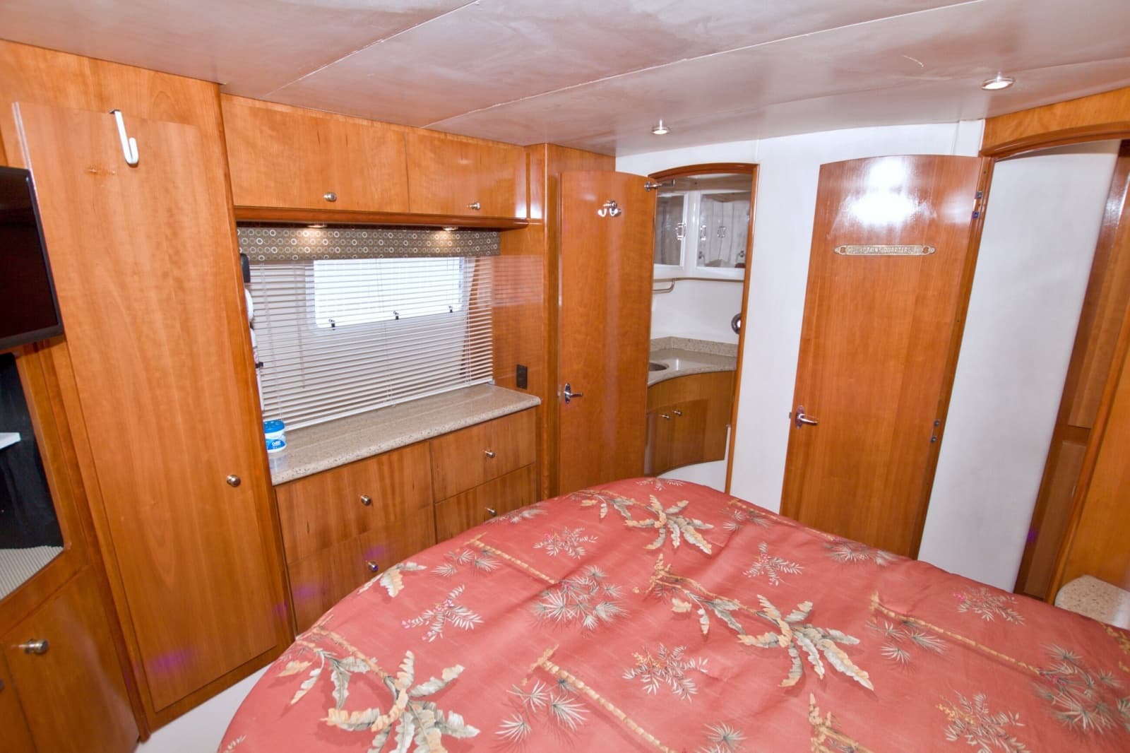 2001 Carver 466 Motor Yacht - Photo 73