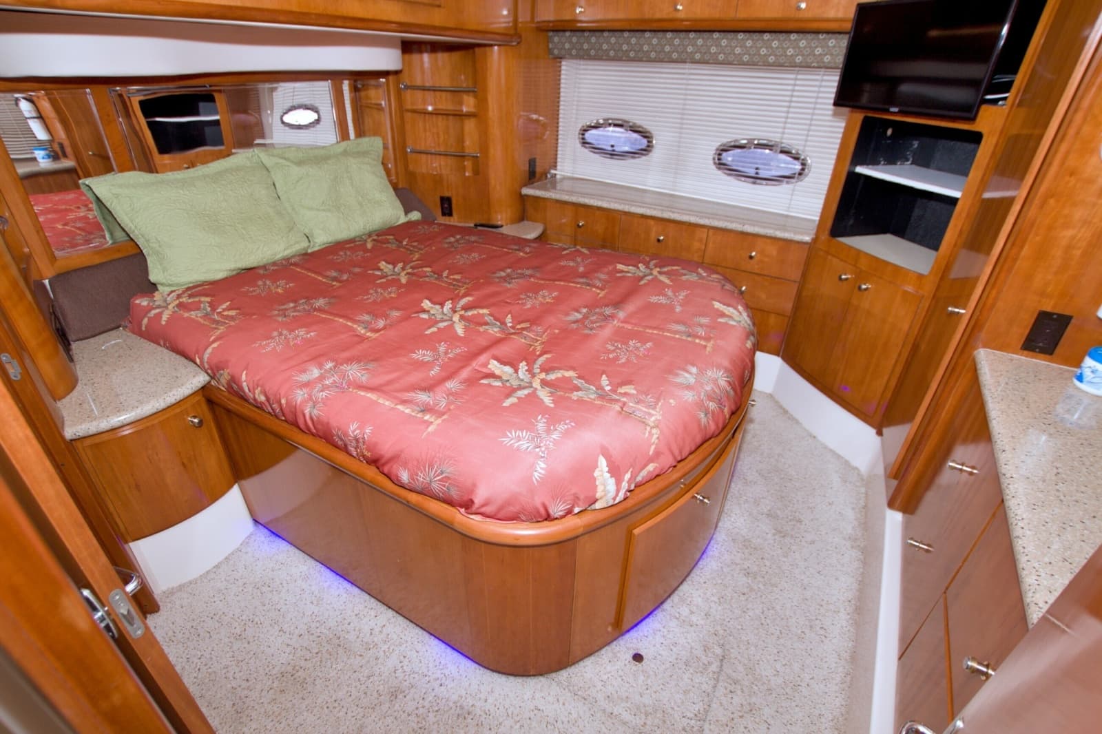 2001 Carver 466 Motor Yacht - Photo 70