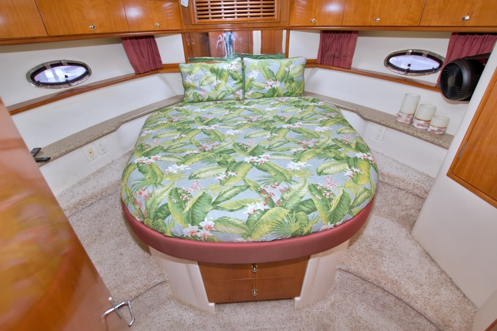 2001 Carver 466 Motor Yacht - Photo 52
