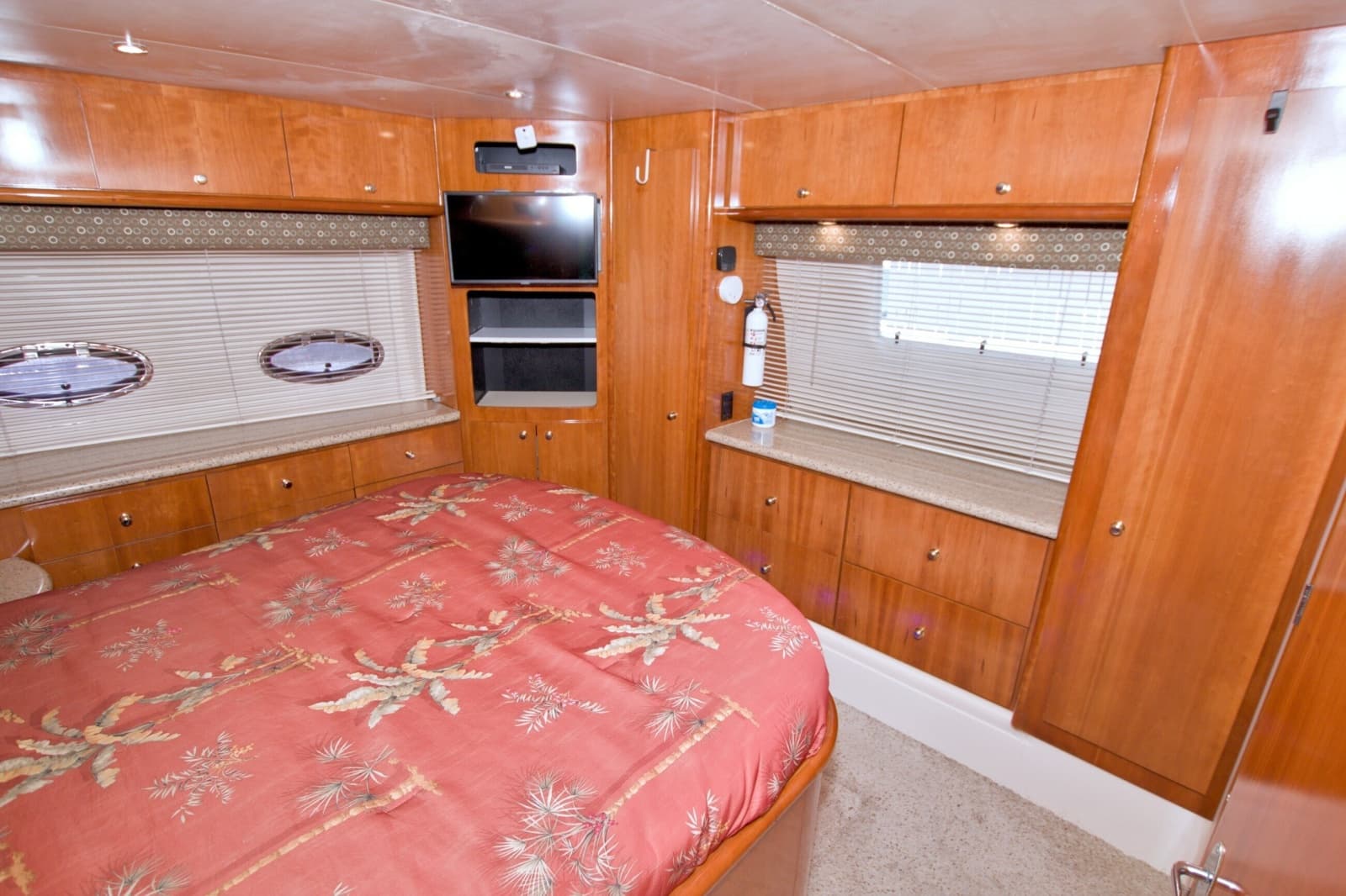 2001 Carver 466 Motor Yacht - Photo 72