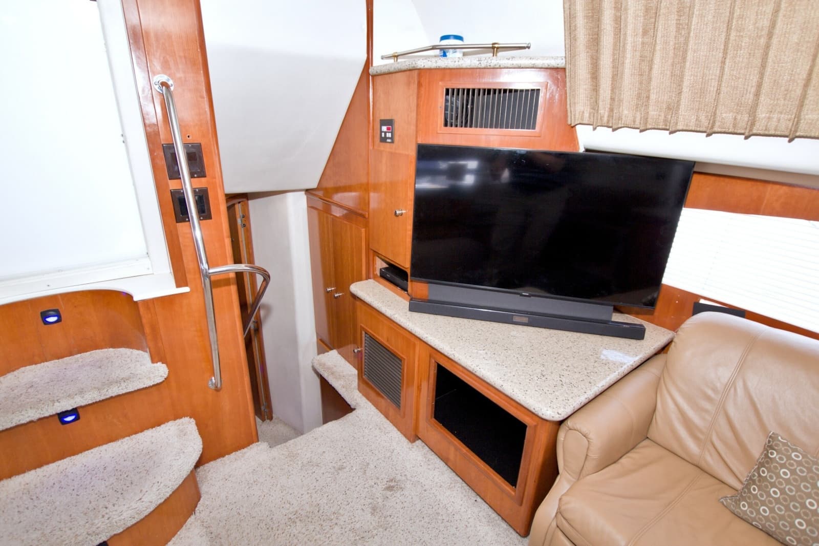 2001 Carver 466 Motor Yacht - Photo 67