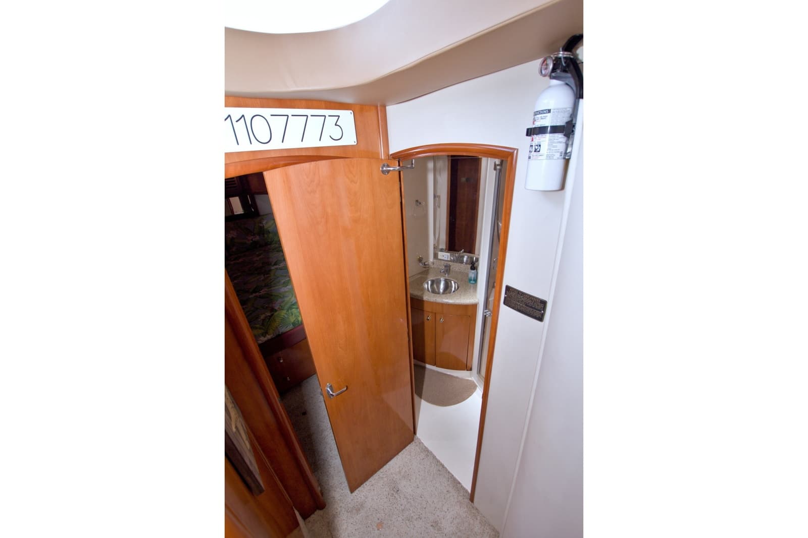 2001 Carver 466 Motor Yacht - Photo 60