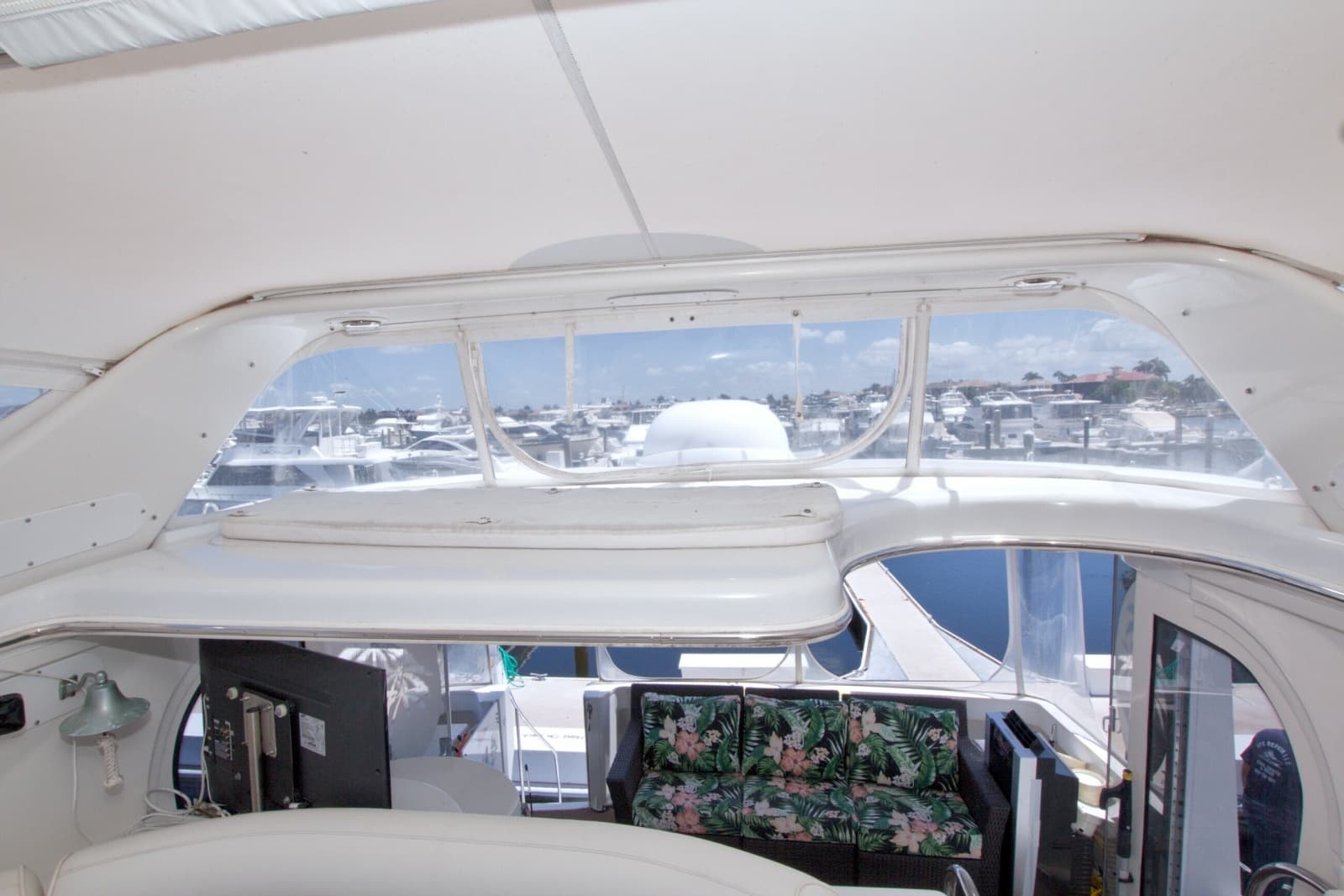 2001 Carver 466 Motor Yacht - Photo 40