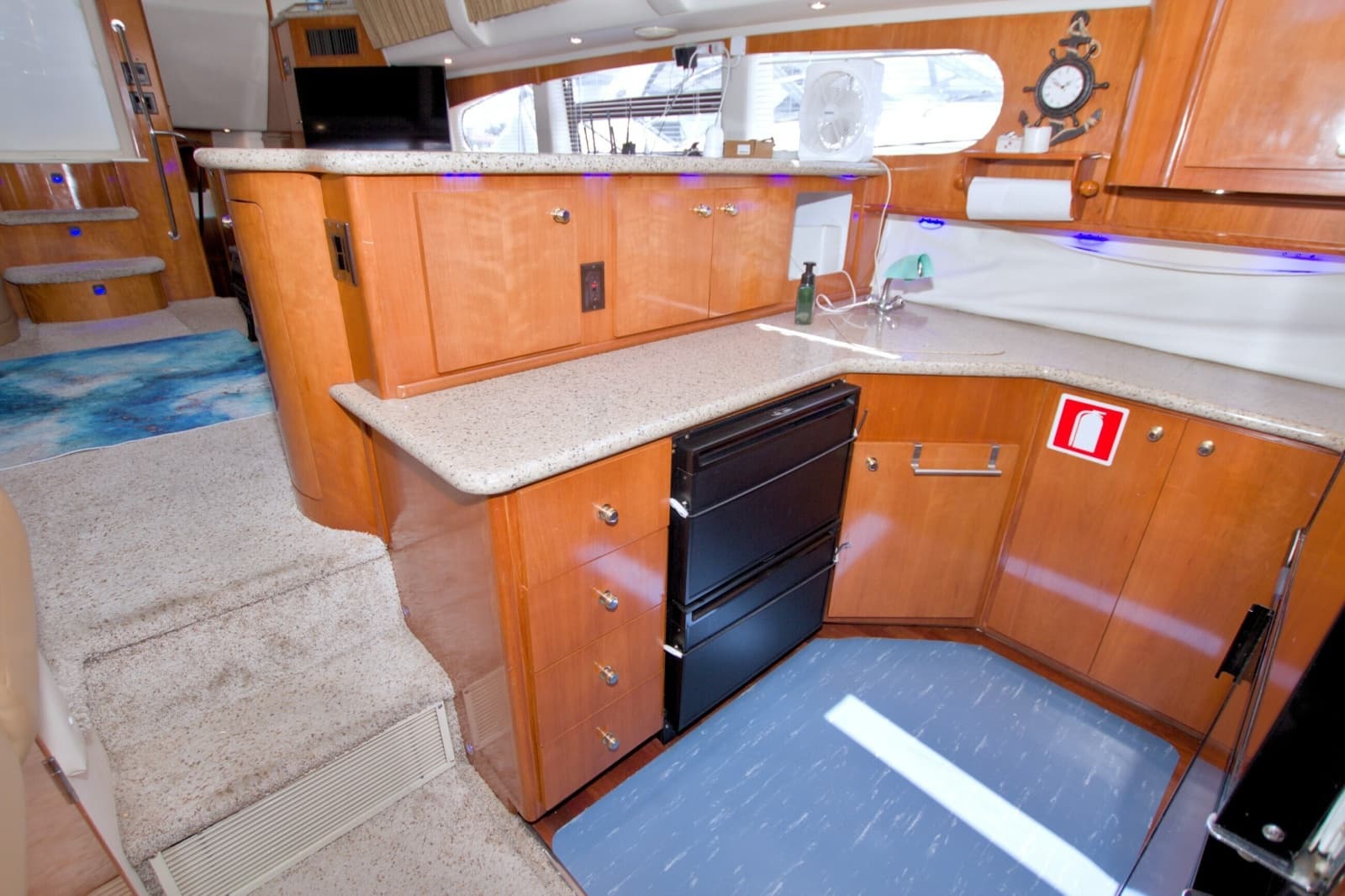 2001 Carver 466 Motor Yacht - Photo 49