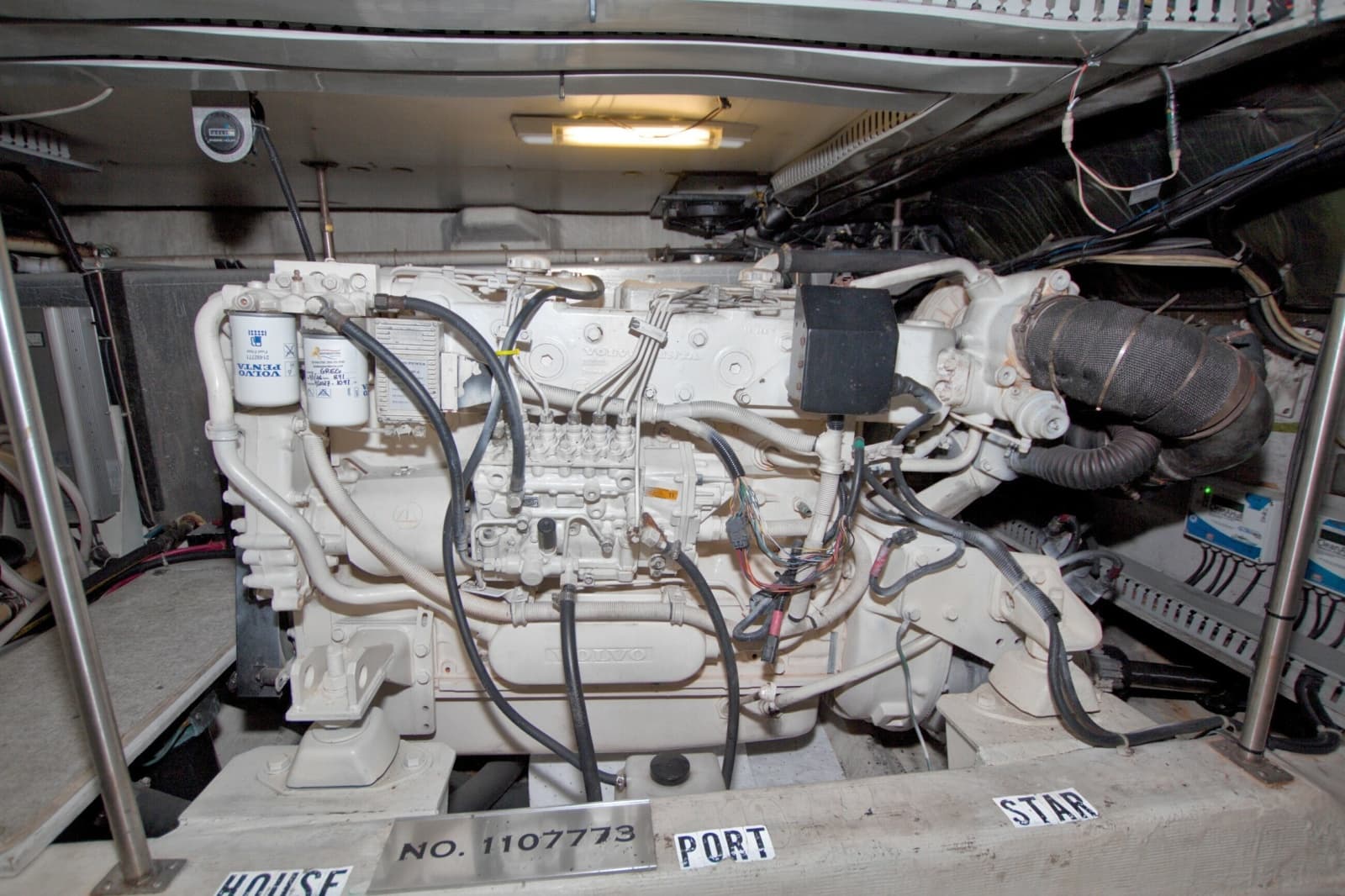 2001 Carver 466 Motor Yacht - Photo 82