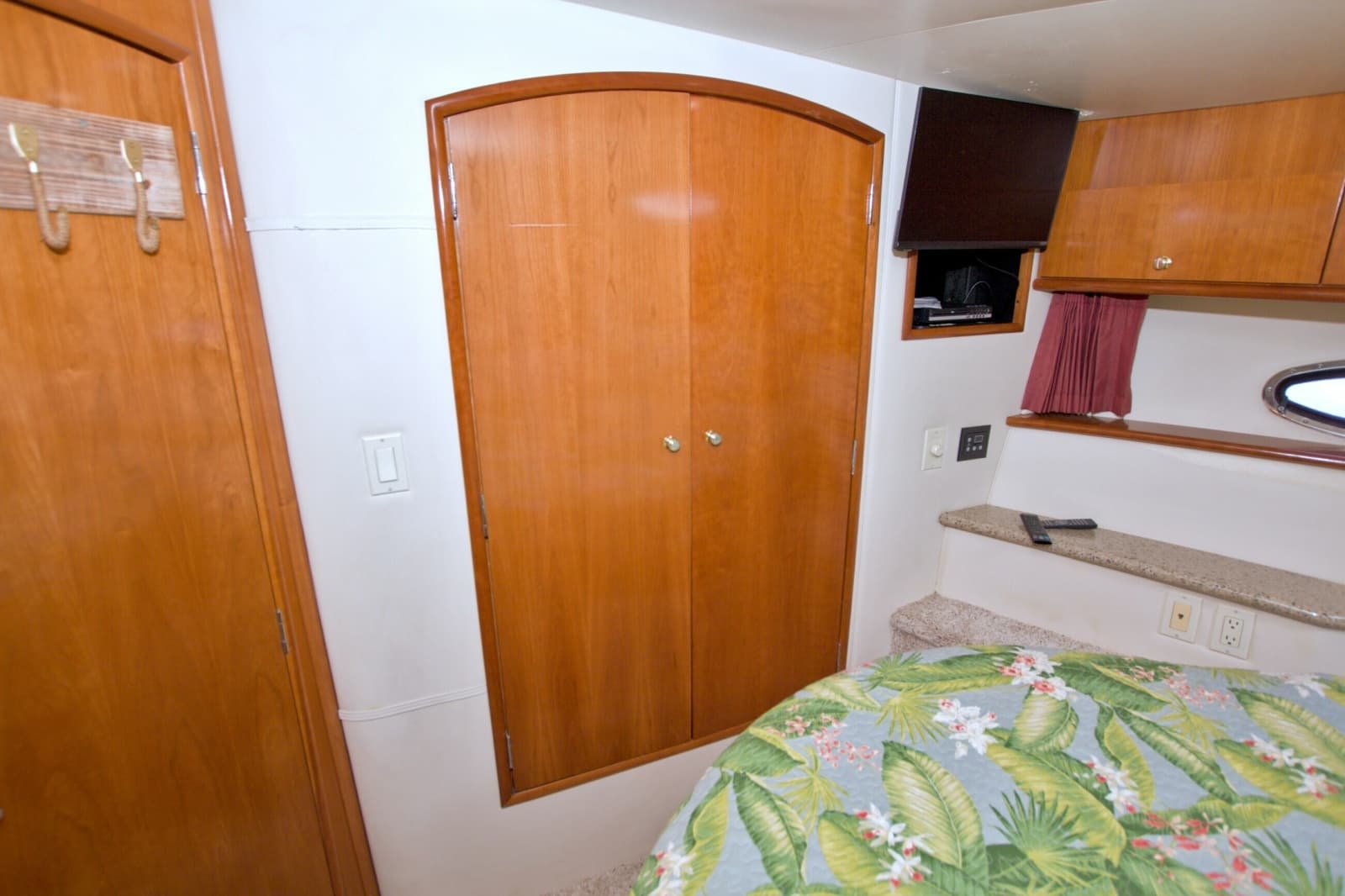 2001 Carver 466 Motor Yacht - Photo 53