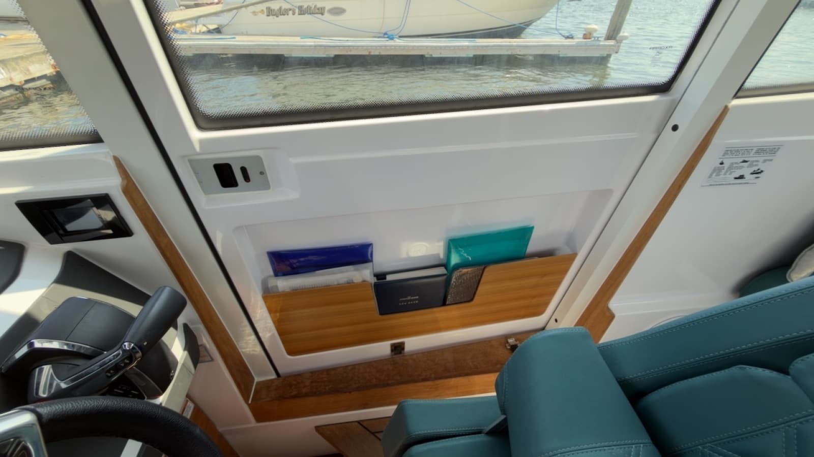 2023 Axopar 28 Cabin - Photo 32