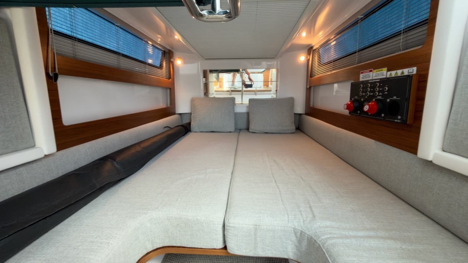 2023 Axopar 28 Cabin - Photo 22